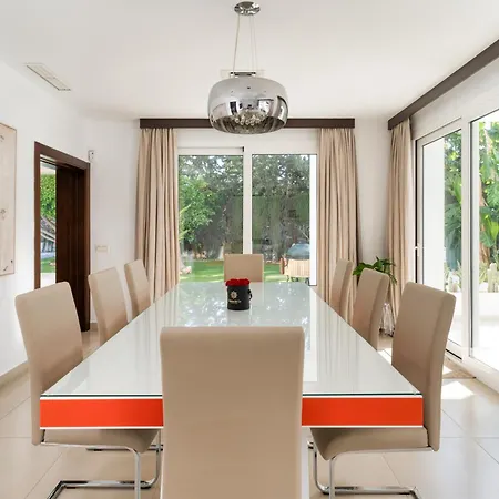 Villa Elegant In *
